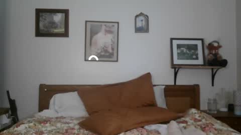 chloe and dic online show from February 18, 7:43 am