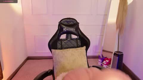 Chloe online show from November 11, 6:04 am