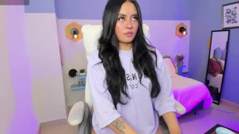 Chloe online show from November 27, 5:20 pm