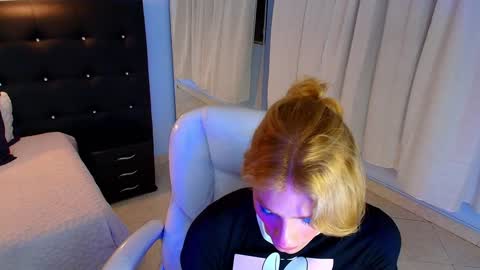 CHLOE online show from December 26, 11:46 pm