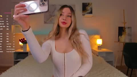 Snapshot of chloe_lov_ chatting on February 25, 1:09 am Chloe Lov GTM2 Mon Tue Thu Sat Sun 0400am - 1030m online show from February 25, 1:09 am
