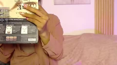 chloe_peach_ online show from March 24, 12:22 pm