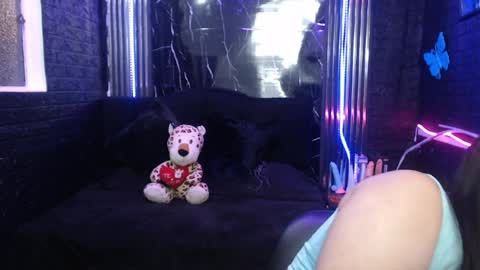 chloe_smith5 online show from April 16, 9:39 pm