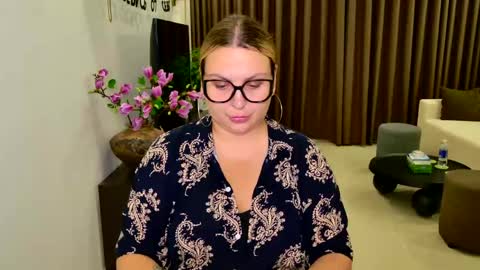 Eva and Sandra online show from May 10, 6:36 pm