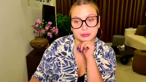 Eva and Sandra online show from April 22, 9:11 pm