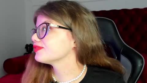 ChloeHalses online show from January 18, 8:01 am