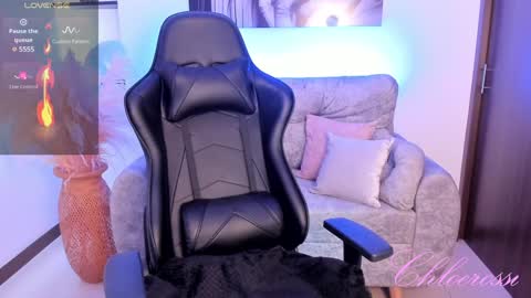 Laura online show from December 13, 9:30 pm