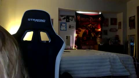 Snapshot of chloesays chatting on October 9, 6:57 pm Chloe Lane online show from October 9, 6:57 pm