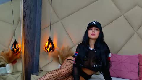 Chloe Vee online show from October 3, 6:10 am