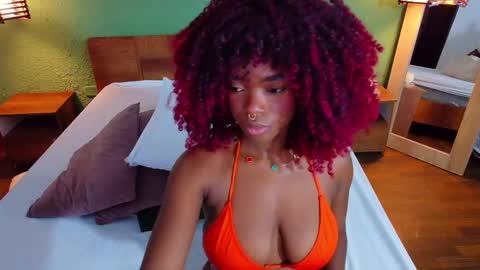 Snapshot of choco_goddess_ chatting on September 18, 1:37 pm Camila Love online show from September 18, 1:37 pm