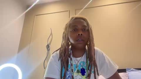 Snapshot of chocolatecakequeen chatting on December 6, 3:02 am ChocolateCakeQueen online show from December 6, 3:02 am