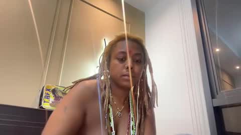 Snapshot of chocolatecakequeen chatting on December 7, 3:53 am ChocolateCakeQueen online show from December 7, 3:53 am