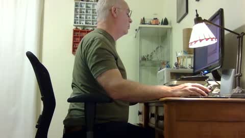 chris2002b online show from September 27, 4:32 am