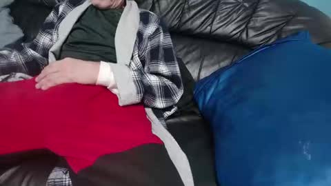 chris526520 online show from March 2, 7:45 pm