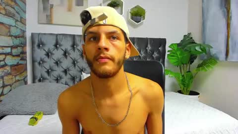 chris_grey2 online show from June 17, 6:46 pm