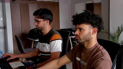 Im Chirs IM MODEL INDEPENDT online show from February 24, 4:47 pm