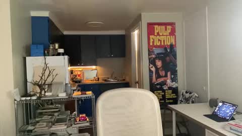 Content creator  artist online show from December 6, 5:36 am