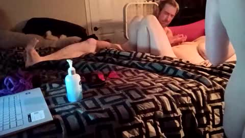 christmasfawks online show from November 18, 8:17 am