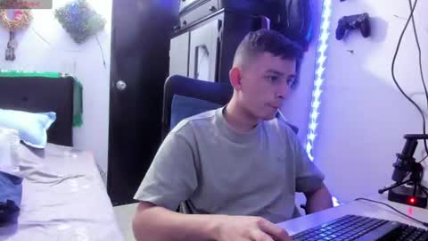 christmiller_1 online show from July 30, 11:27 pm