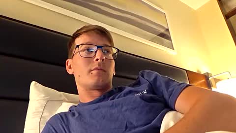 chrisvibess online show from May 18, 12:31 am