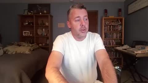 Snapshot of chrisw8121 chatting on October 8, 2:08 am chrisw8121 online show from October 8, 2:08 am