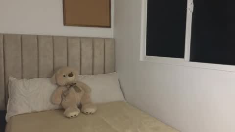 Mia online show from March 19, 5:02 am