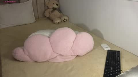 Mia online show from March 25, 5:36 am