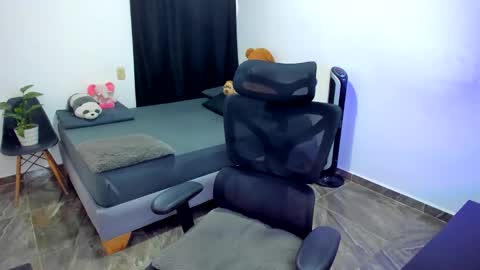 Luna and Sebas  online show from February 2, 9:33 pm