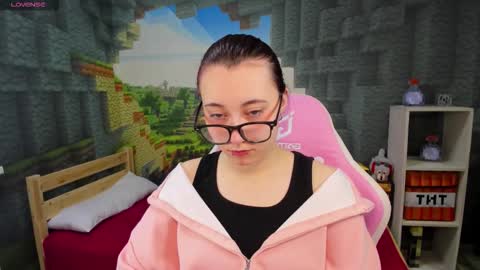 clarabenson online show from December 3, 8:31 pm