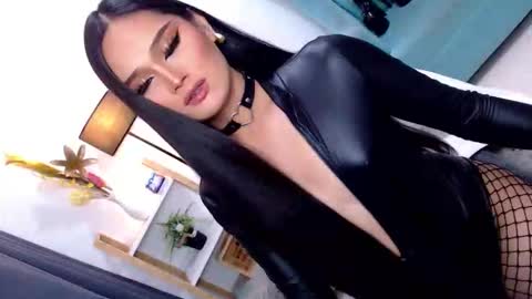 Cleo online show from April 18, 9:15 pm