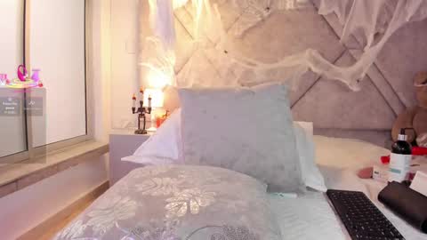 Cleopatra online show from October 26, 8:52 pm