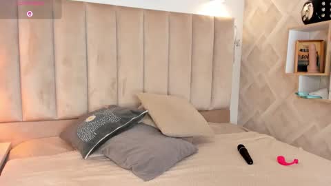 Snapshot of clhoe_johnson_ chatting on October 21, 1:27 pm clhoe_johnson_ online show from October 21, 1:27 pm