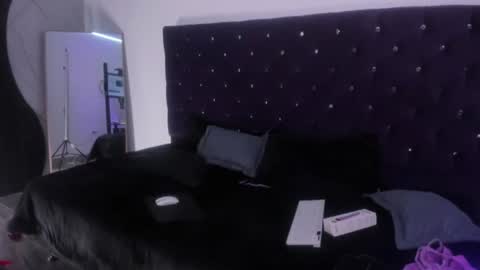 cloe_cutte_ online show from July 30, 9:48 pm
