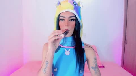 CLOE REMINTON online show from March 9, 3:43 am