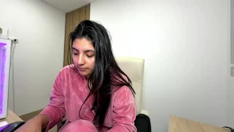 cloe small online show from March 9, 3:44 am