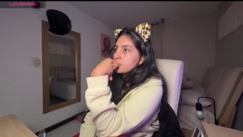 Snapshot of cloe_small08 chatting on October 23, 1:29 am cloe small online show from October 23, 1:29 am