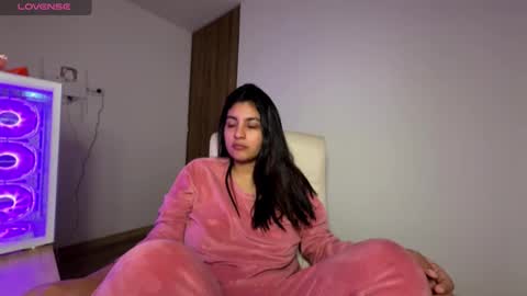 cloe small online show from March 1, 4:17 am