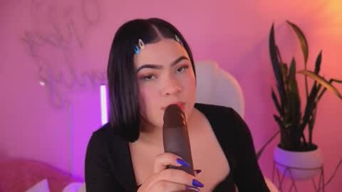 cloeparker_ online show from November 22, 11:41 am