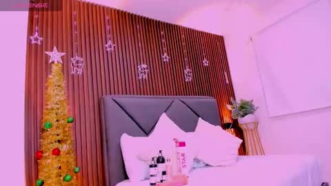 C L O E Y  online show from December 4, 3:06 am