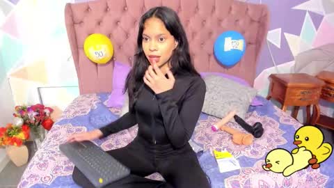 cloeygraweing online show from November 10, 6:43 pm