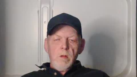 Snapshot of cockreadynow4u chatting on October 18, 6:06 am cockreadynow4u online show from October 18, 6:06 am