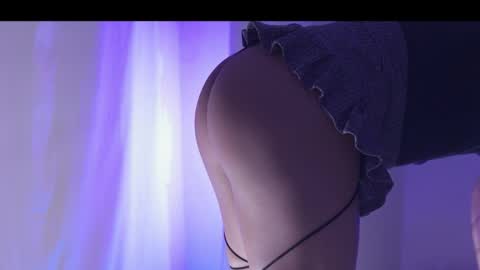 Coconutcatin online show from April 25, 7:00 pm