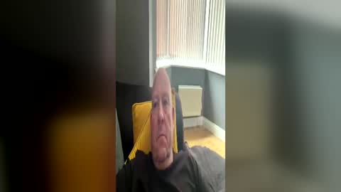 col4nows online show from June 12, 11:31 am