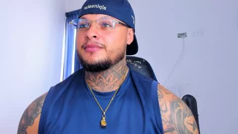 colin_fox1 online show from April 28, 4:00 pm