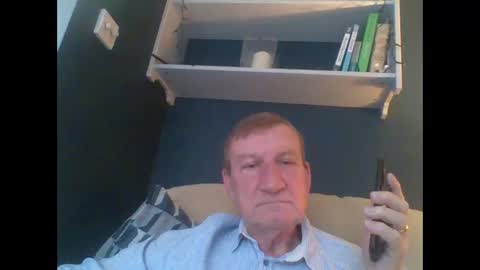 Snapshot of colinbeech chatting on December 10, 11:54 am colinbeech online show from December 10, 11:54 am