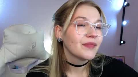 Collen Mon Tue Wed Thu Fri GMT 3 0300am - 0900am  online show from April 13, 5:17 pm