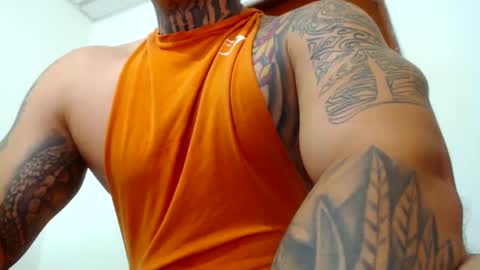 Snapshot of colombian_monster_cock chatting on February 7, 5:18 pm camilo online show from February 7, 5:18 pm