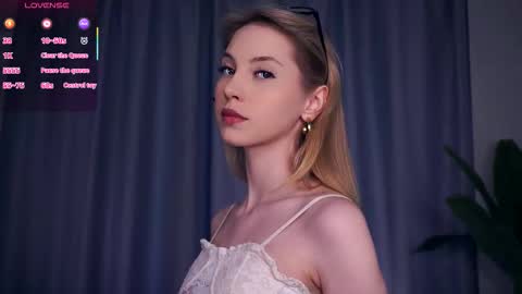 Hello im Sofia Welcme to my room .More hugs and kiss for you online show from November 2, 6:24 am