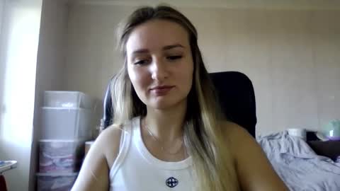 cora_fora online show from September 22, 8:07 am