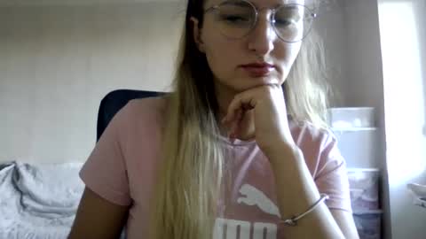 cora_fora online show from September 13, 2:30 pm